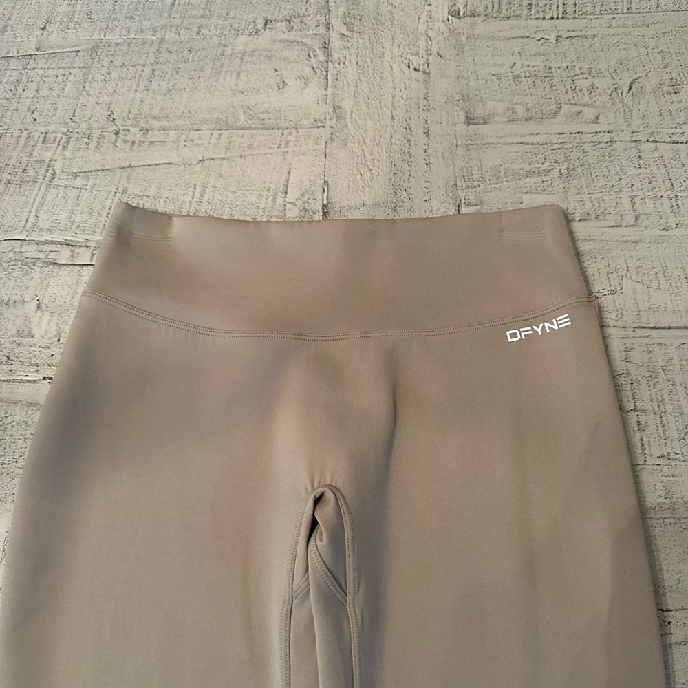Dfyne Hannah Pearson Flared Leggings in Beige - Picture 2 of 4